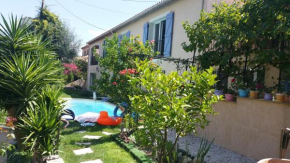 Partie de villa les pieds dans l'eau